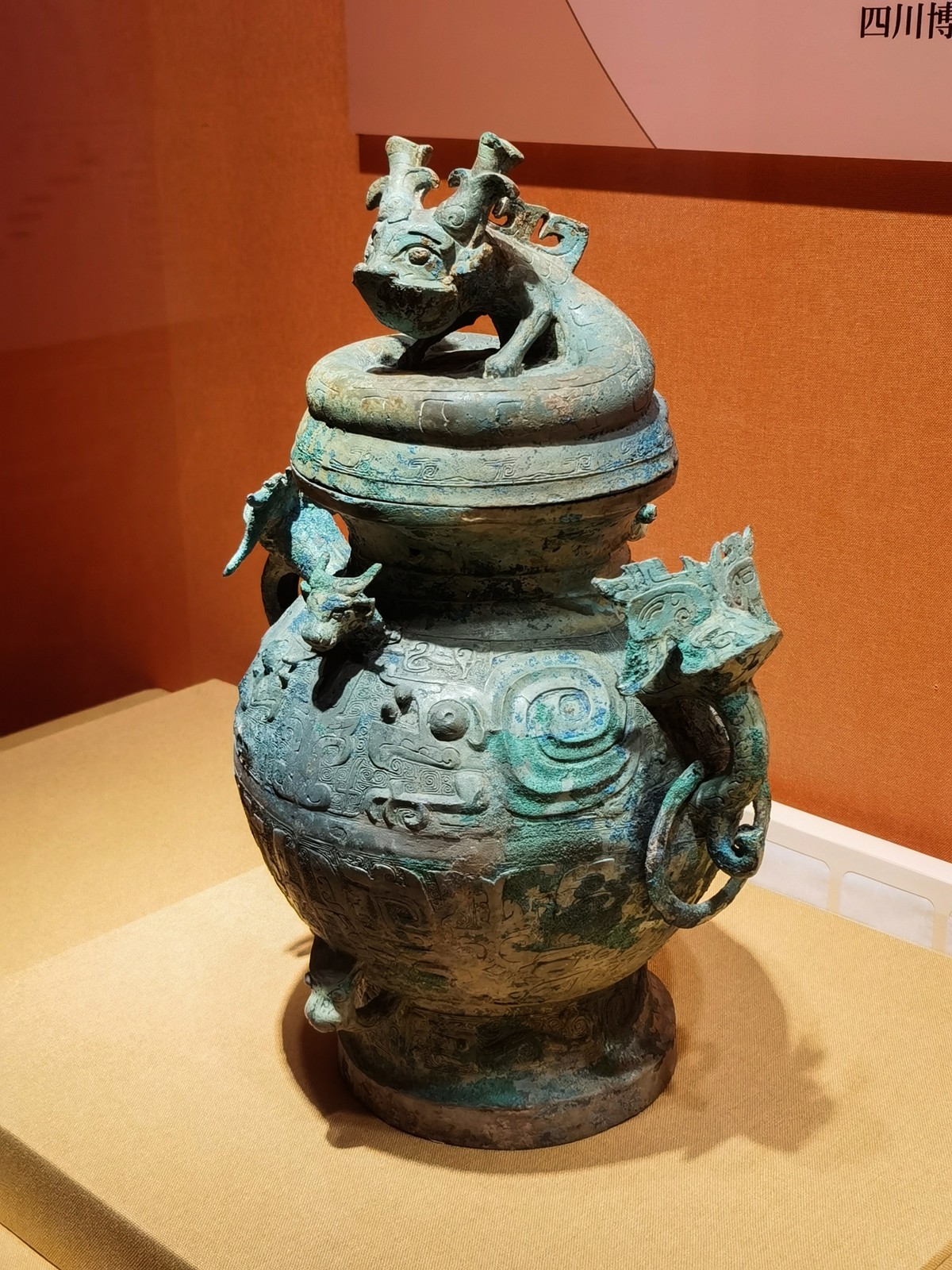 廣 東 省 博 物 館 掠 影