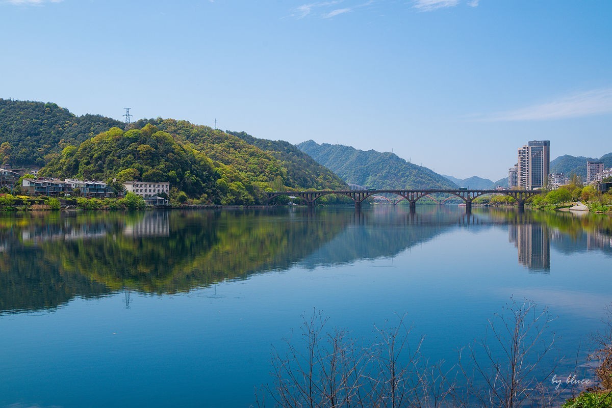 新安江风光
