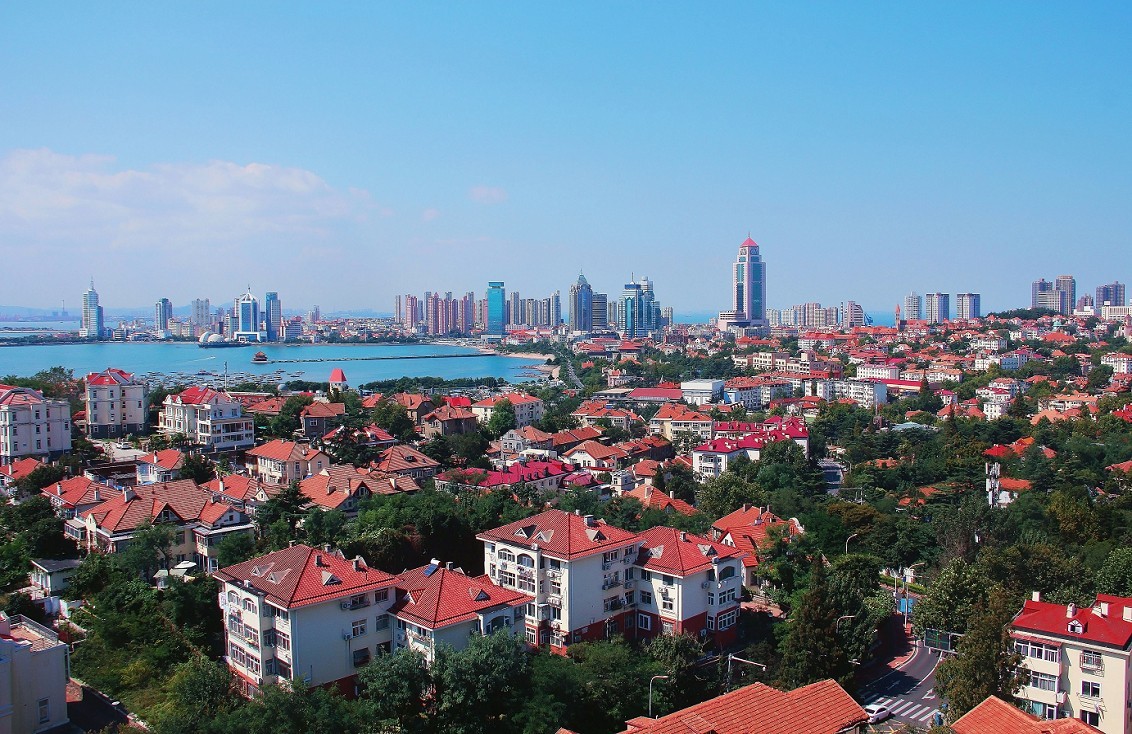 居高临下拍《青岛市区》美女片闹腾了一夏天，静下来看一组风景片同时介绍一个景点