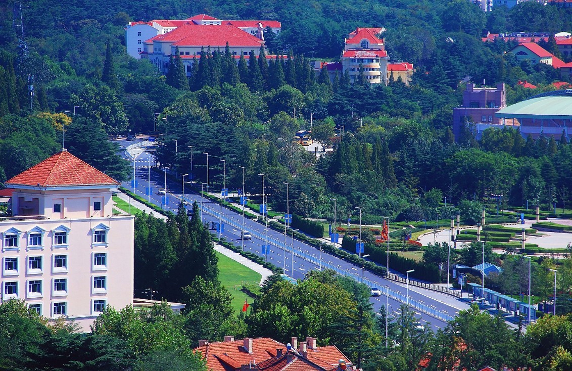 居高临下拍《青岛市区》美女片闹腾了一夏天，静下来看一组风景片同时介绍一个景点