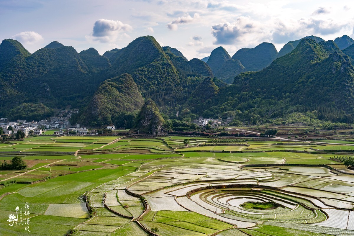 贵州、黔西南布依族、苗族自治州。万峰林。