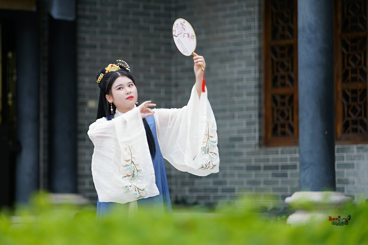 【古装汉明少女】---白覃