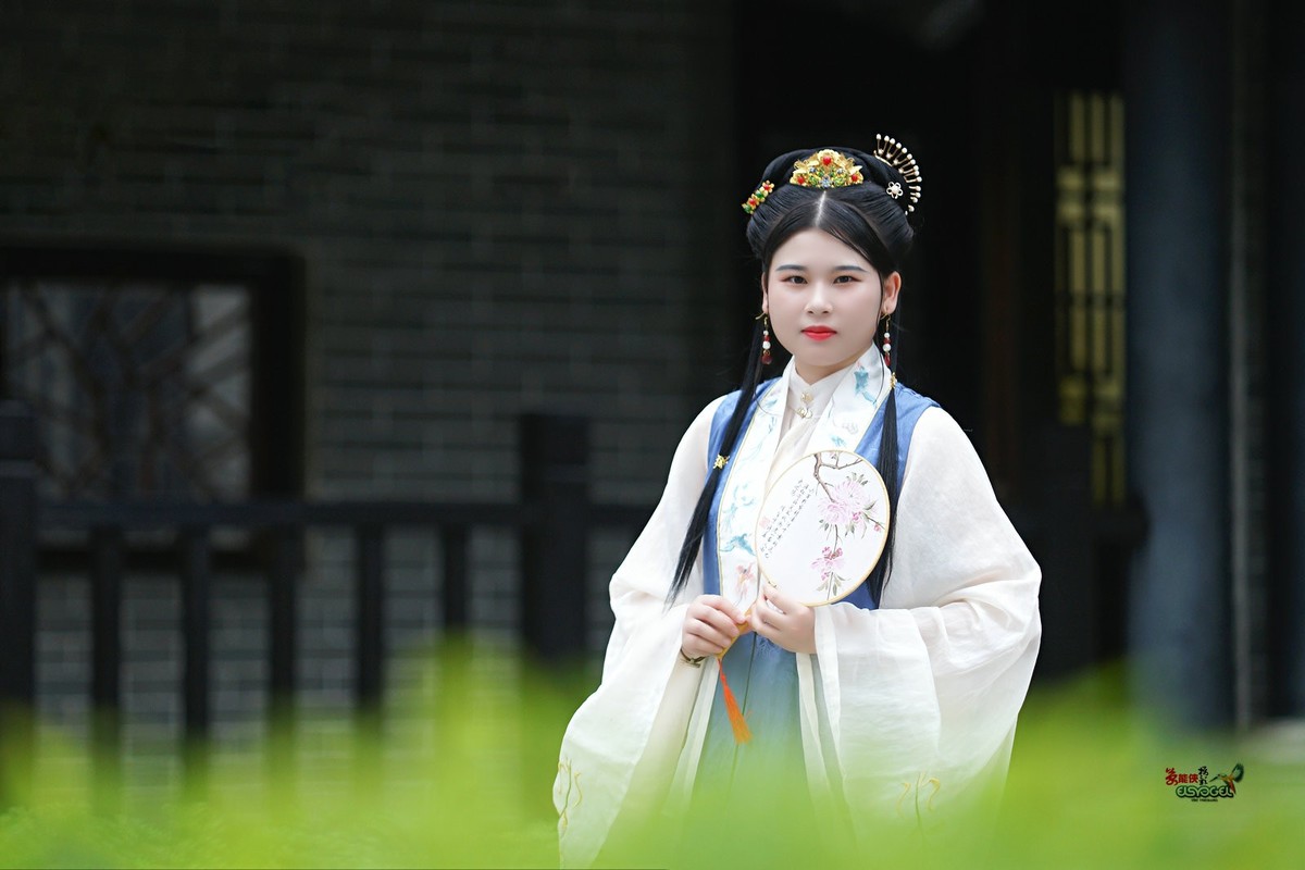 【古装汉明少女】---白覃