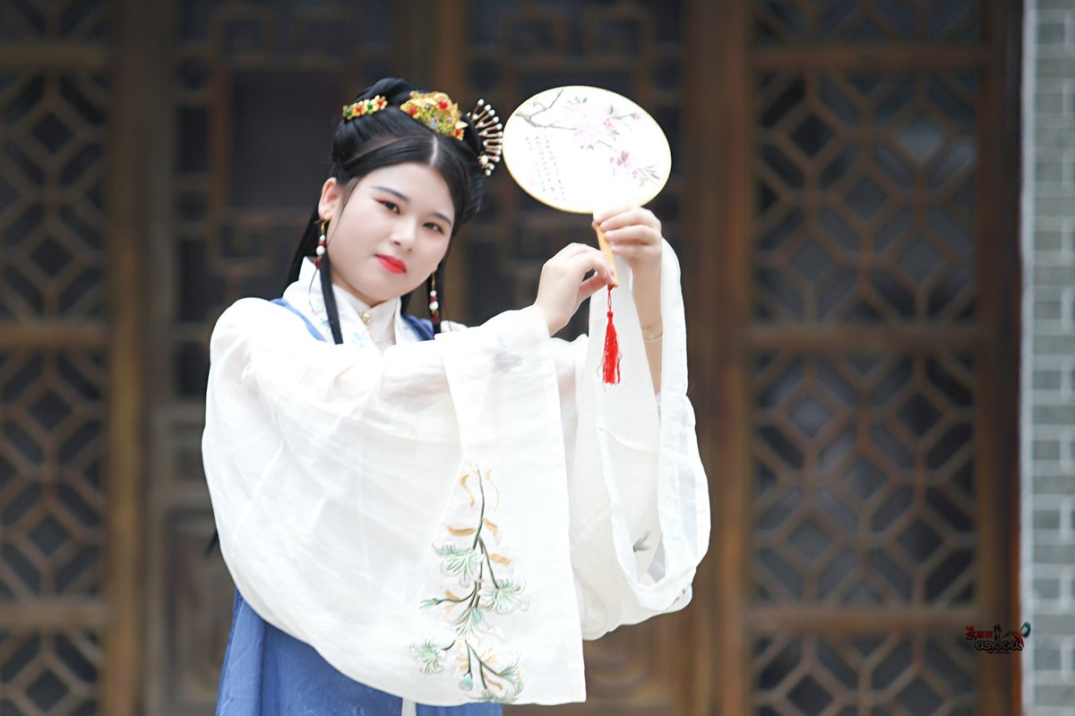 【古装汉明少女】---白覃