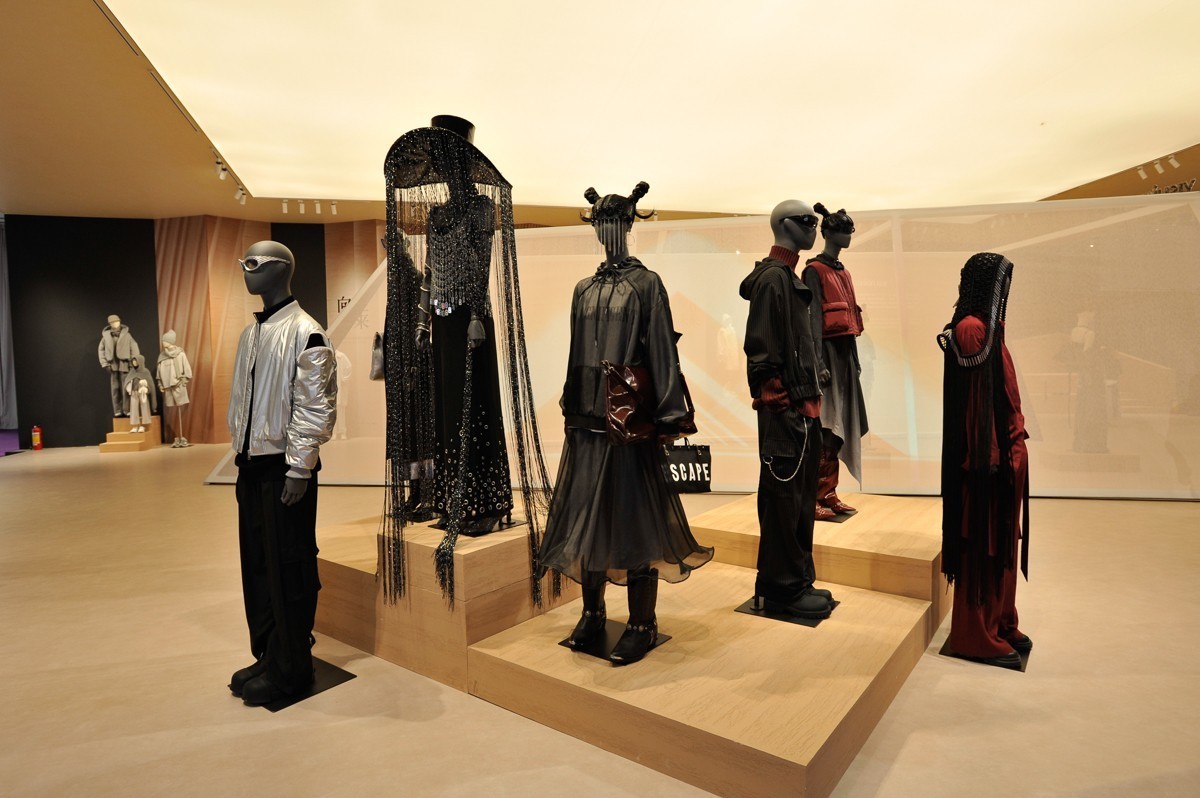 P档，对黑色把握得很好