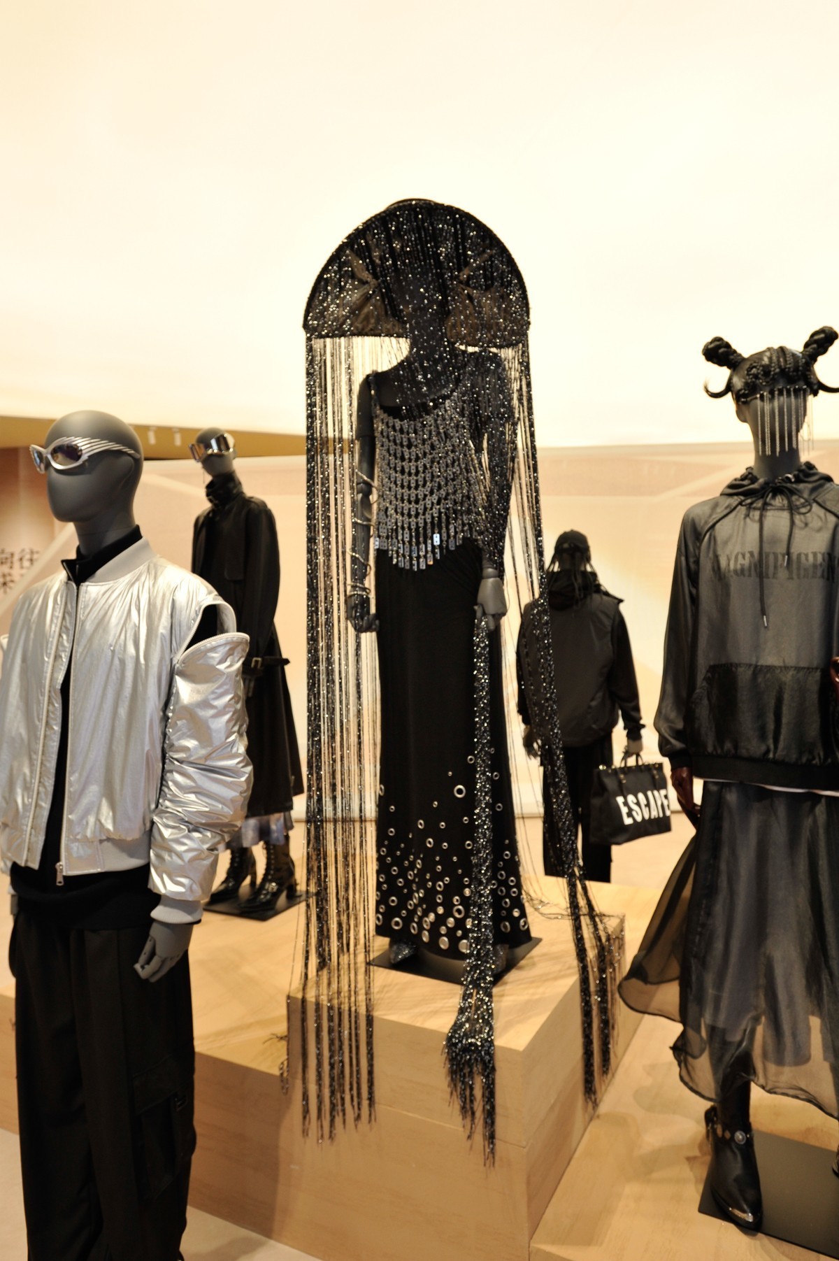 P档，对黑色把握得很好