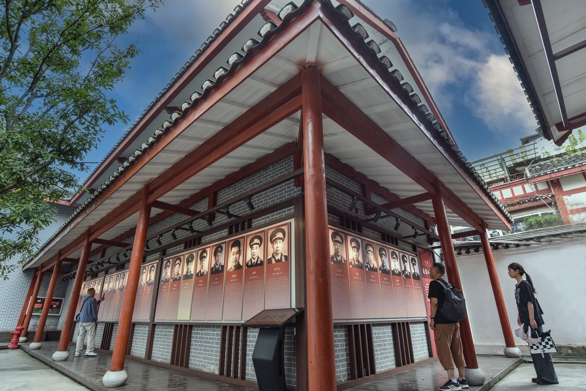 参观遵义会议旧址1