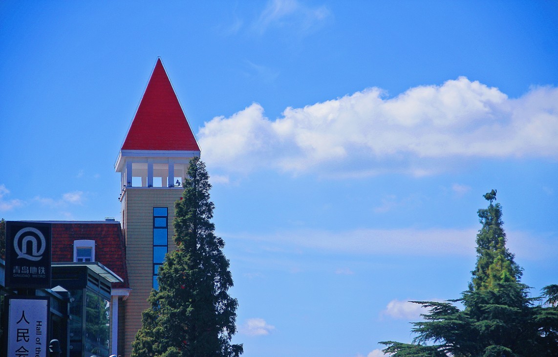居高临下拍《青岛市区》美女片闹腾了一夏天，静下来看一组风景片同时介绍一个景点