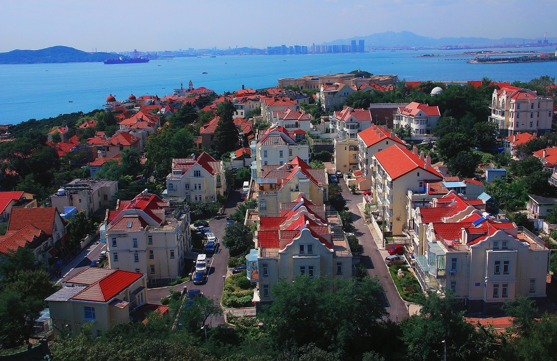 居高临下拍《青岛市区》美女片闹腾了一夏天，静下来看一组风景片同时介绍一个景点