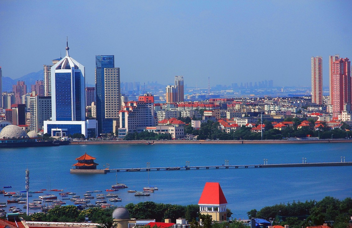 居高临下拍《青岛市区》美女片闹腾了一夏天，静下来看一组风景片同时介绍一个景点