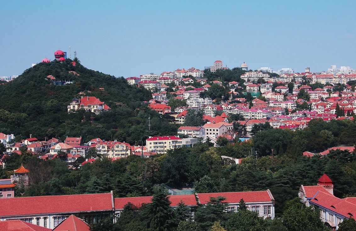 居高临下拍《青岛市区》美女片闹腾了一夏天，静下来看一组风景片同时介绍一个景点