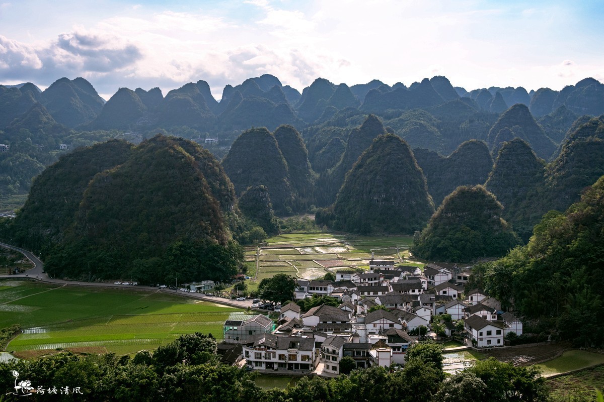 贵州、黔西南布依族、苗族自治州。万峰林。