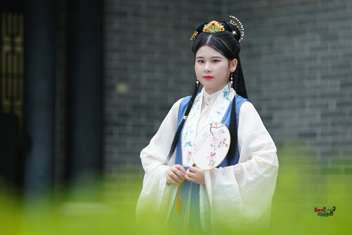 【古装汉明少女】---白覃