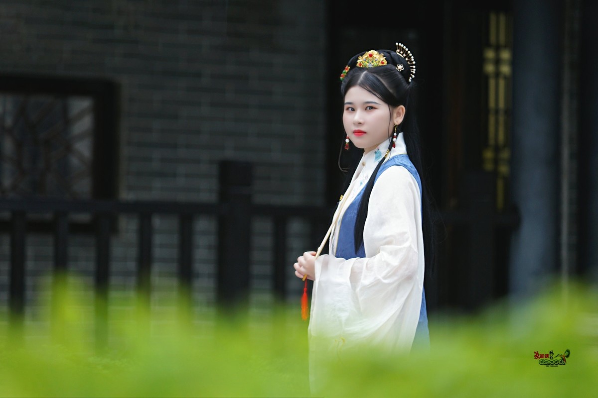 【古装汉明少女】---白覃