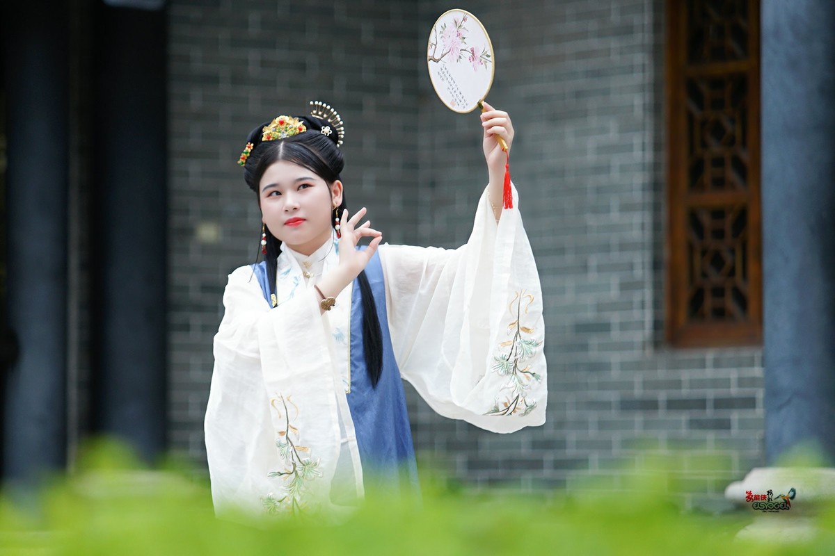 【古装汉明少女】---白覃