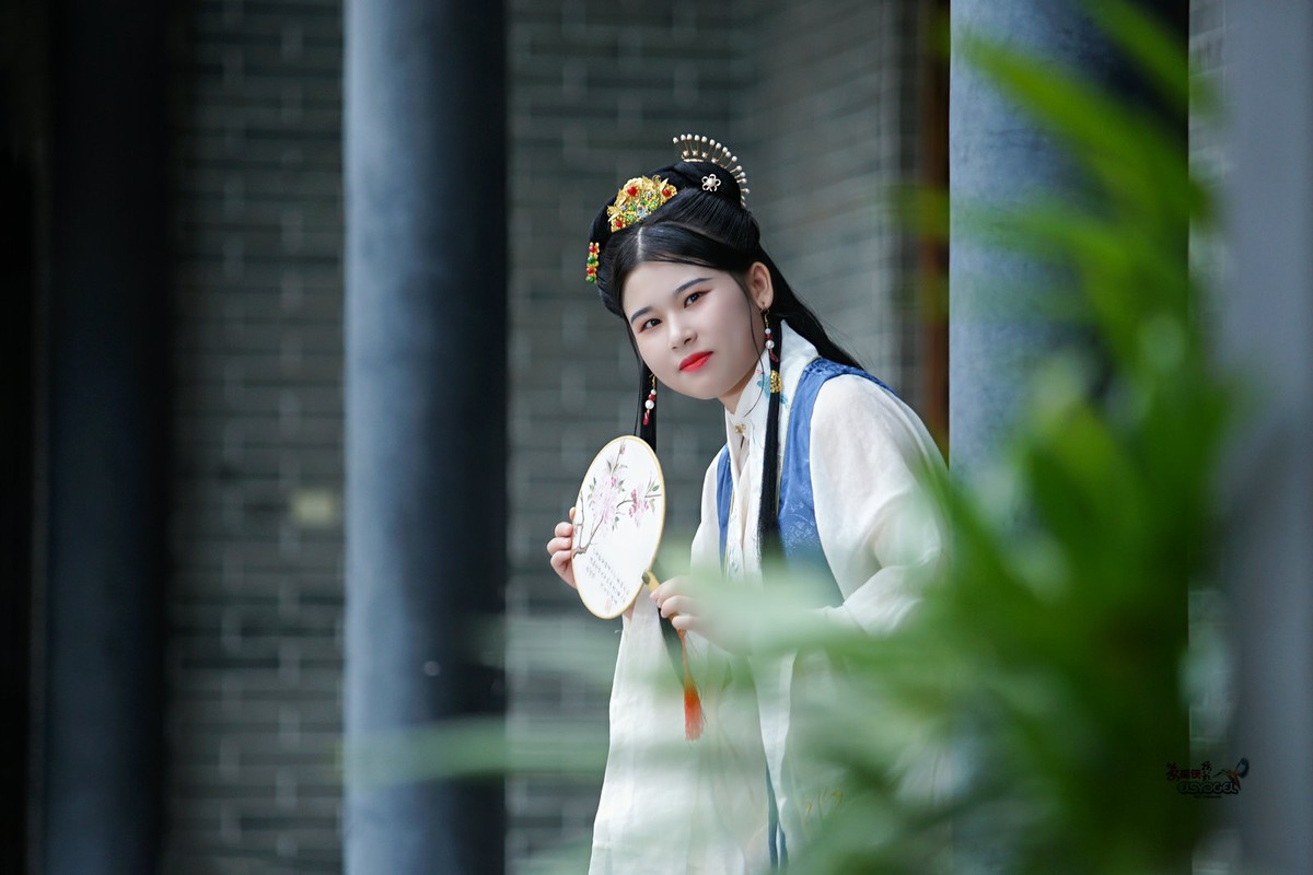 【古装汉明少女】---白覃