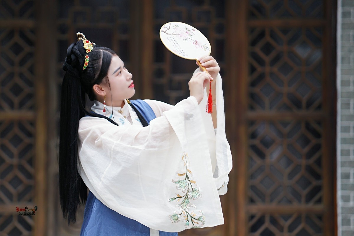 【古装汉明少女】---白覃