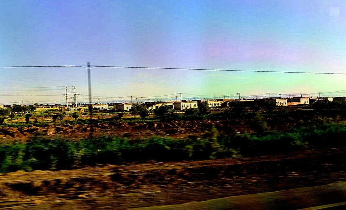 吐鲁番市火山红酒庒   {87}               !