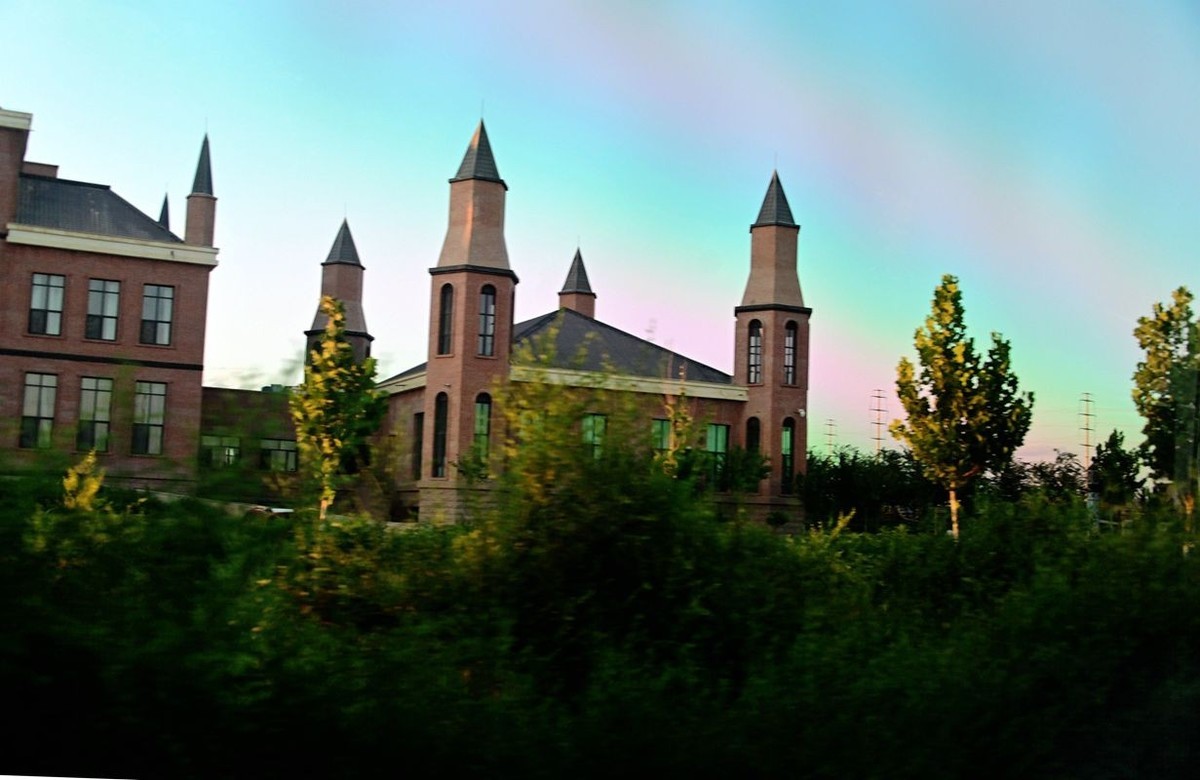 吐鲁番市火山红酒庒   {87}               !