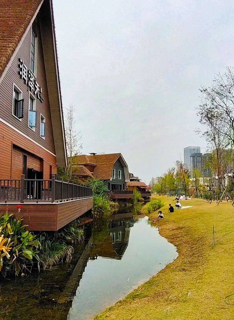 近日臭水沟,今日新圭塘河
