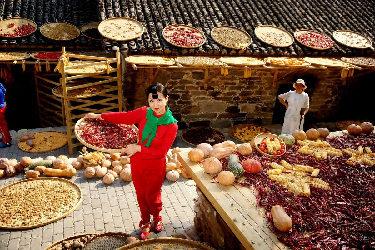 秋收--红红的村姑！