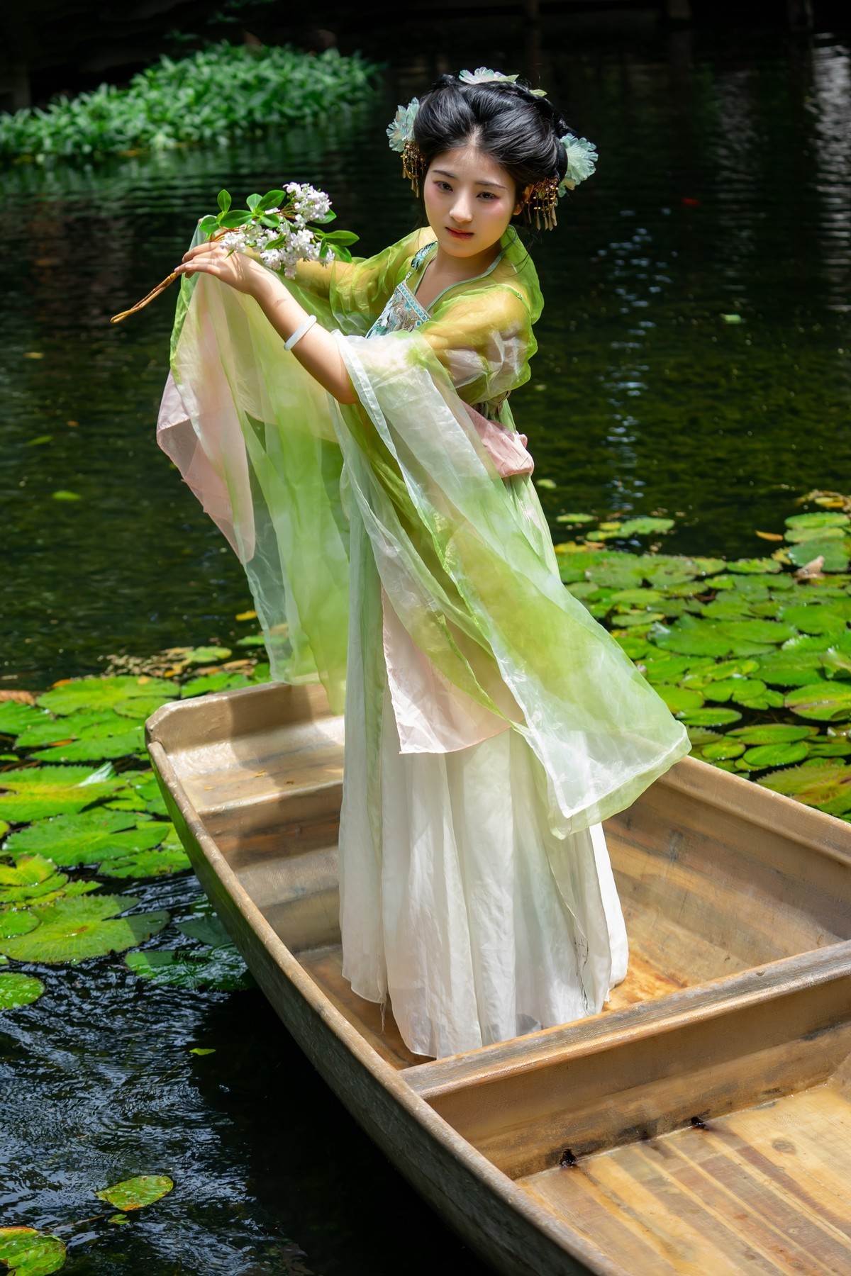 淑女心悦游轻舟