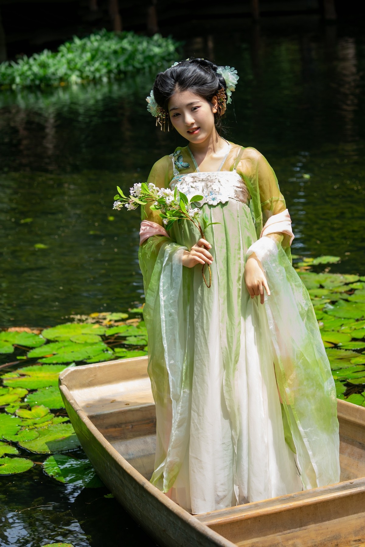 淑女心悦游轻舟