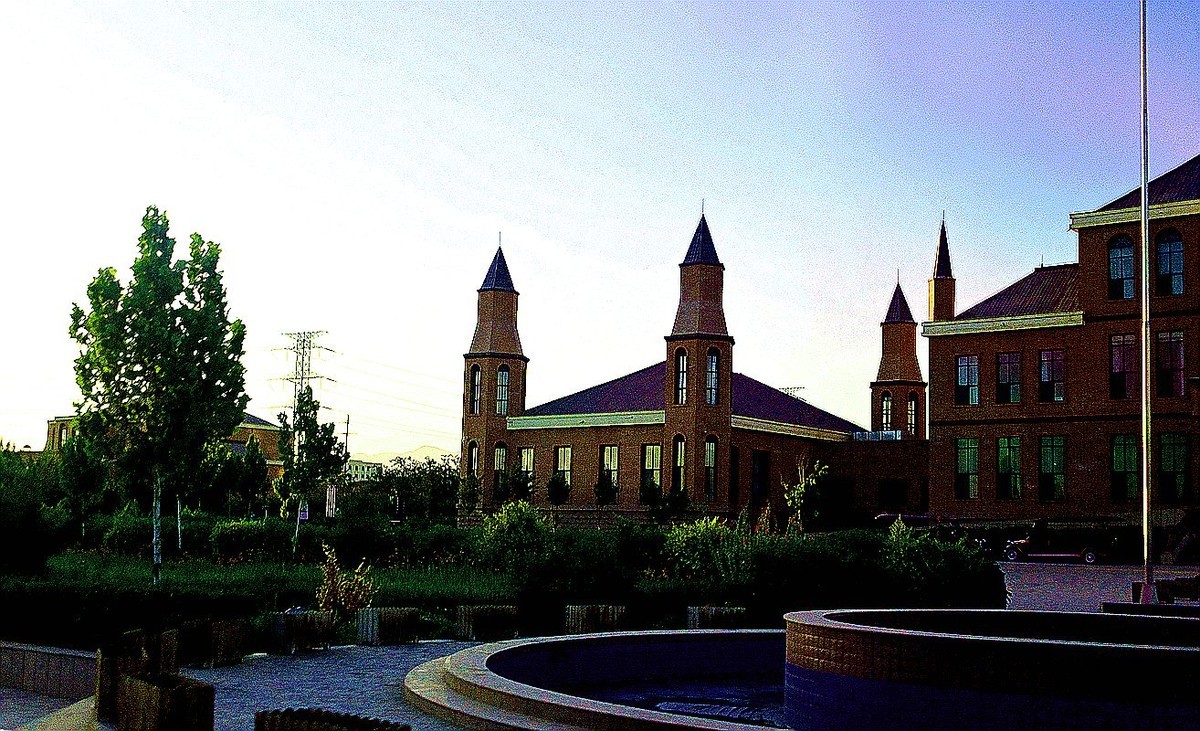 吐鲁番市火山红酒庒   {87}               !