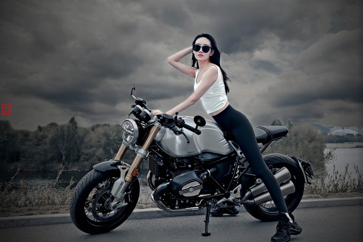 拜年帖   《机车女郎》