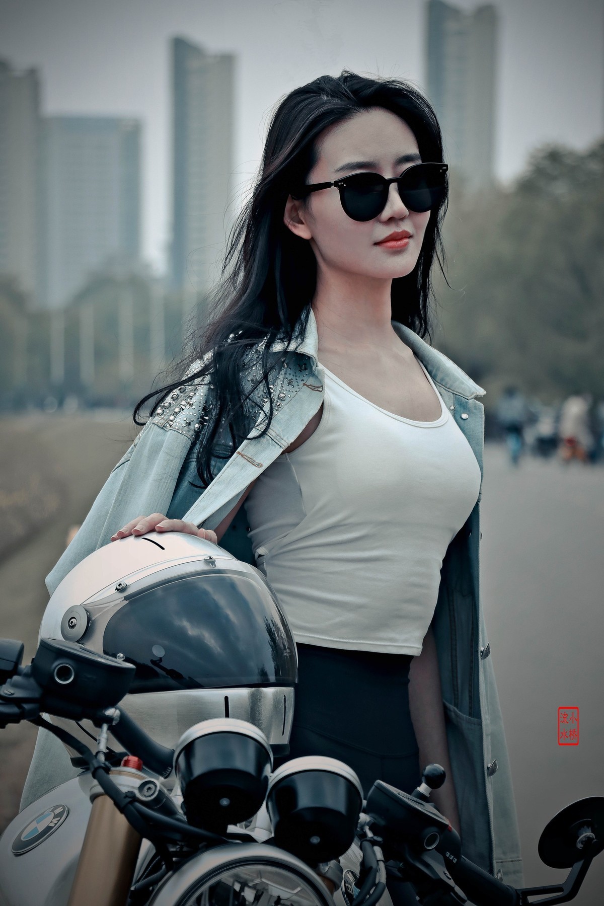 拜年帖   《机车女郎》