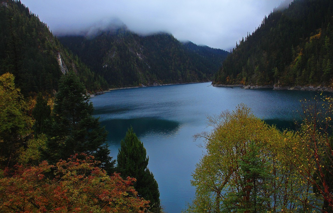旅游扫街抓拍片《风景，花草和妹子》请大家欣赏指教！