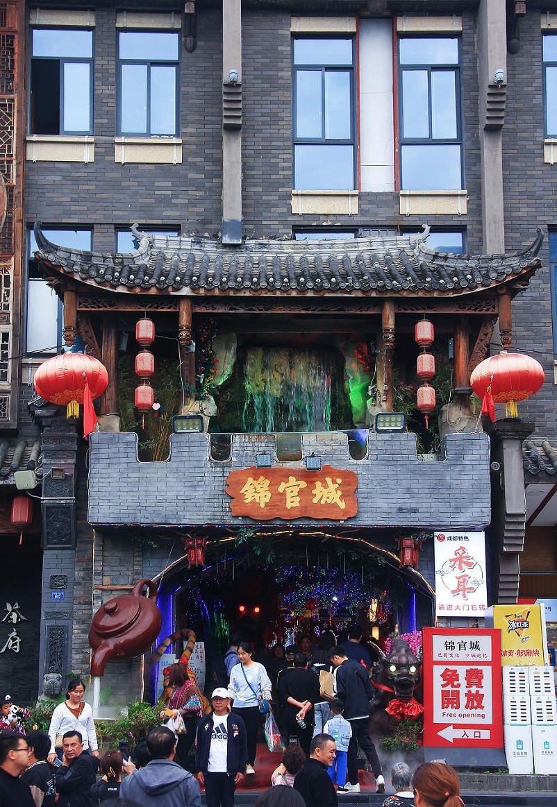 旅游扫街抓拍片《风景，花草和妹子》请大家欣赏指教！