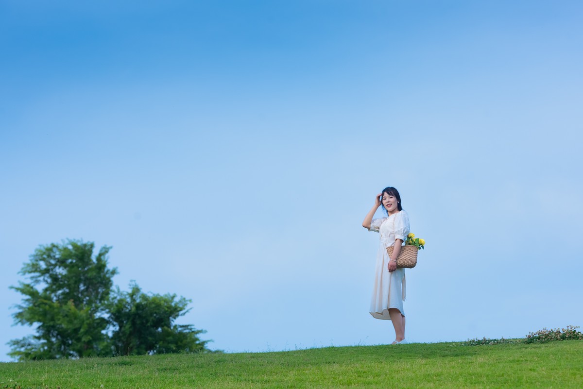 初夏之风尽在岸上草原