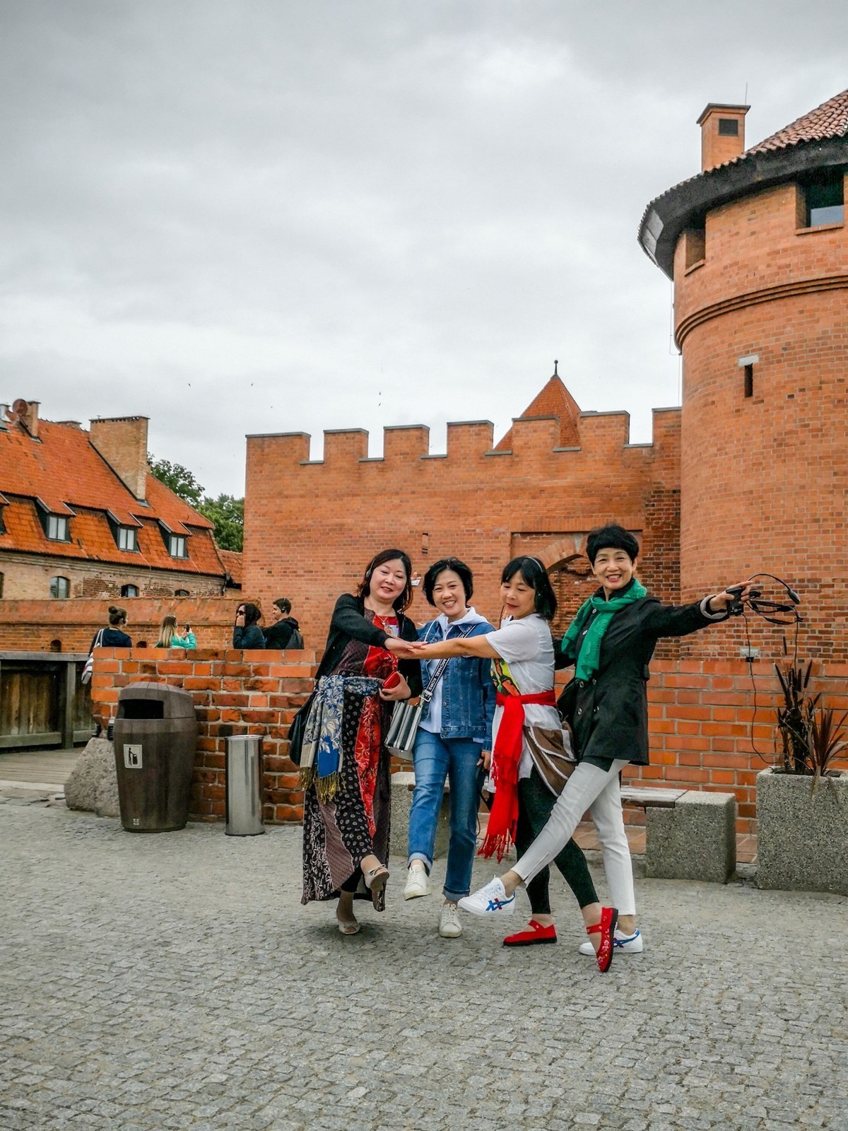 “马尔堡”留影（波兰之东欧最大堡垒）