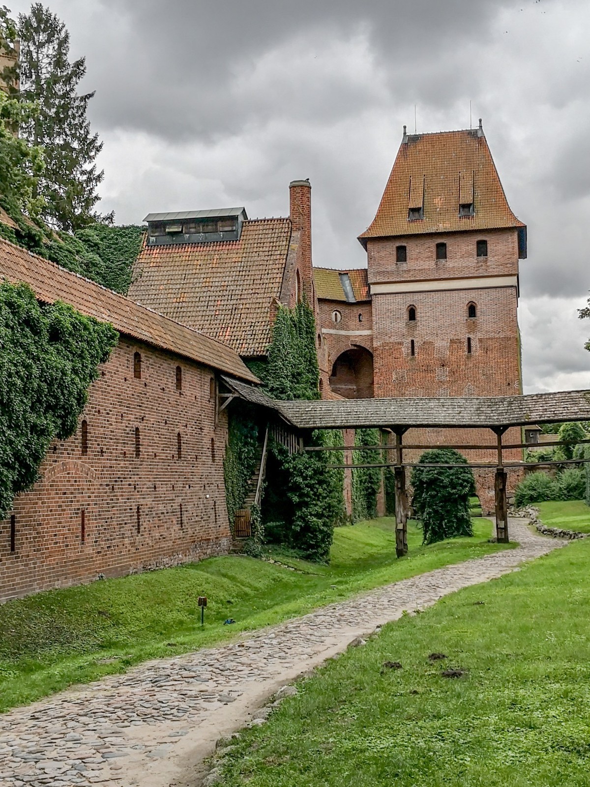 “马尔堡”留影（波兰之东欧最大堡垒）