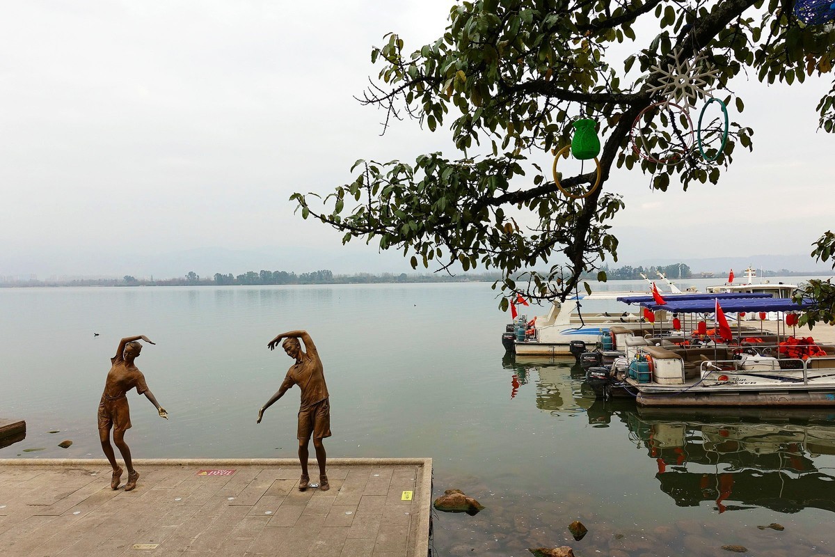 宁静的邛海之滨