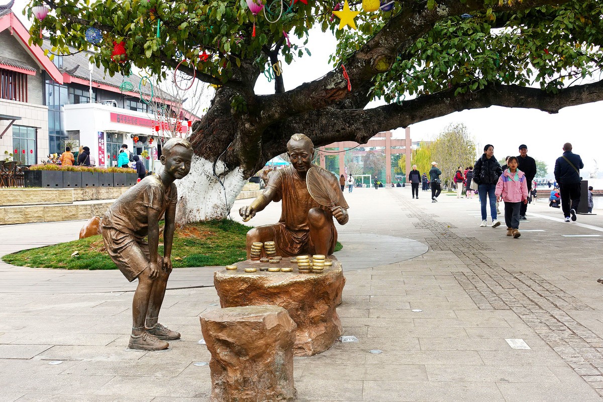 宁静的邛海之滨