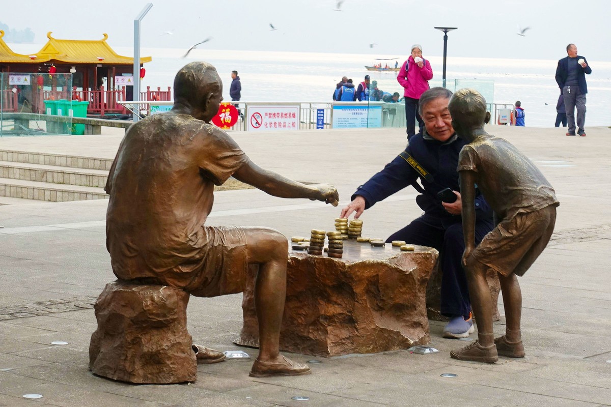 宁静的邛海之滨