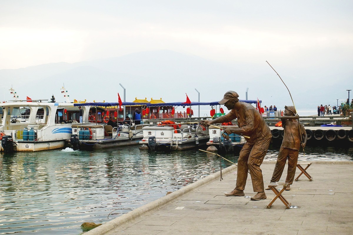 宁静的邛海之滨