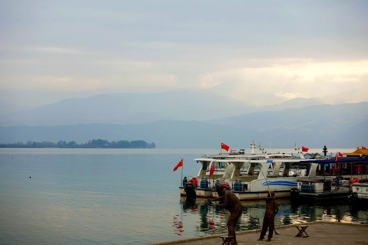 宁静的邛海之滨