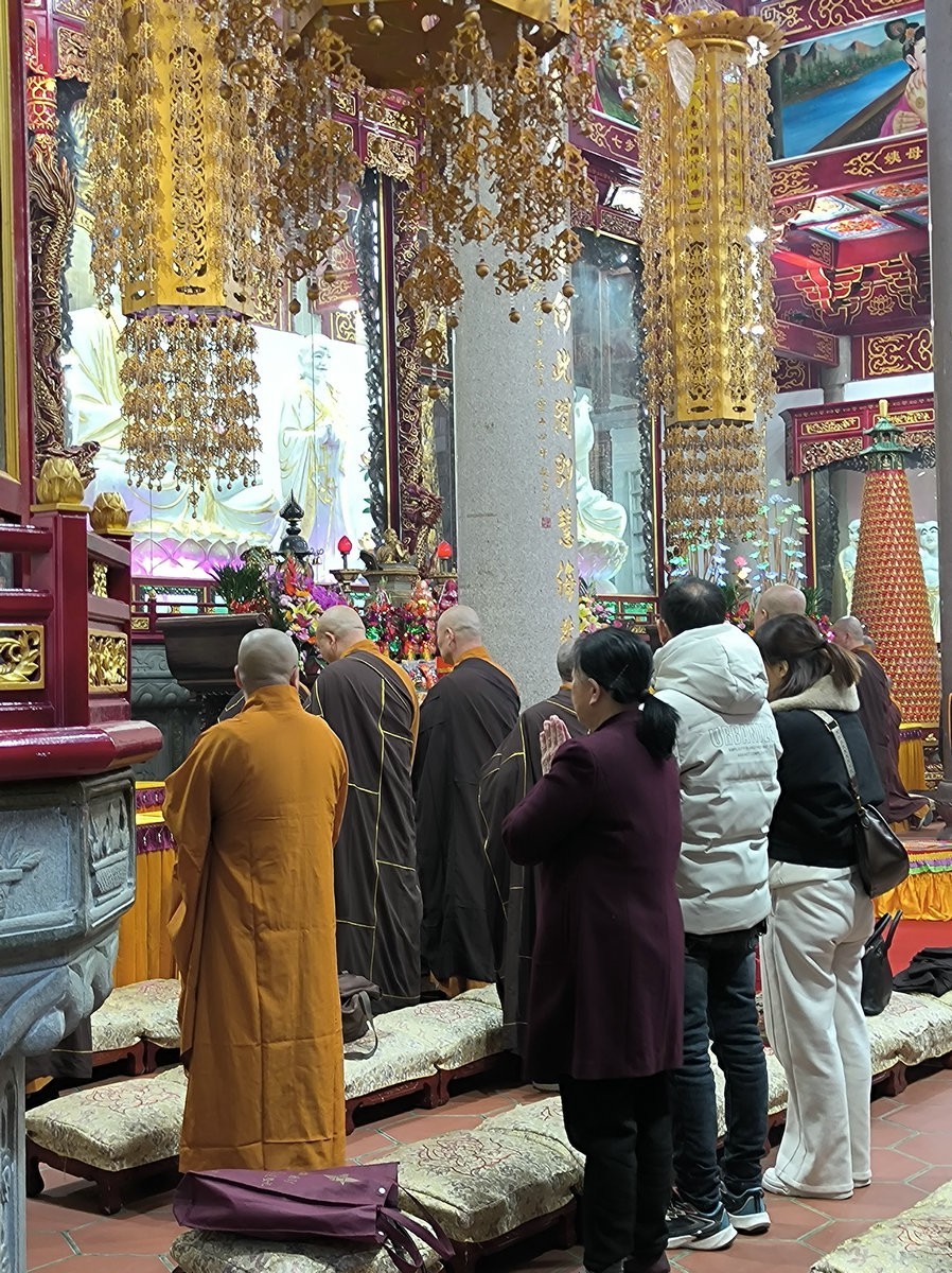 2025春节 广东行（33）大年初一虔诚拜佛