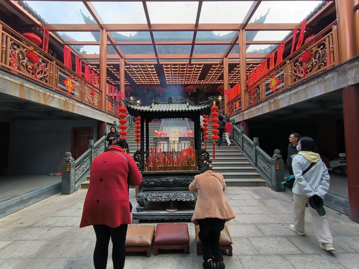 2025春节 广东行（33）大年初一虔诚拜佛