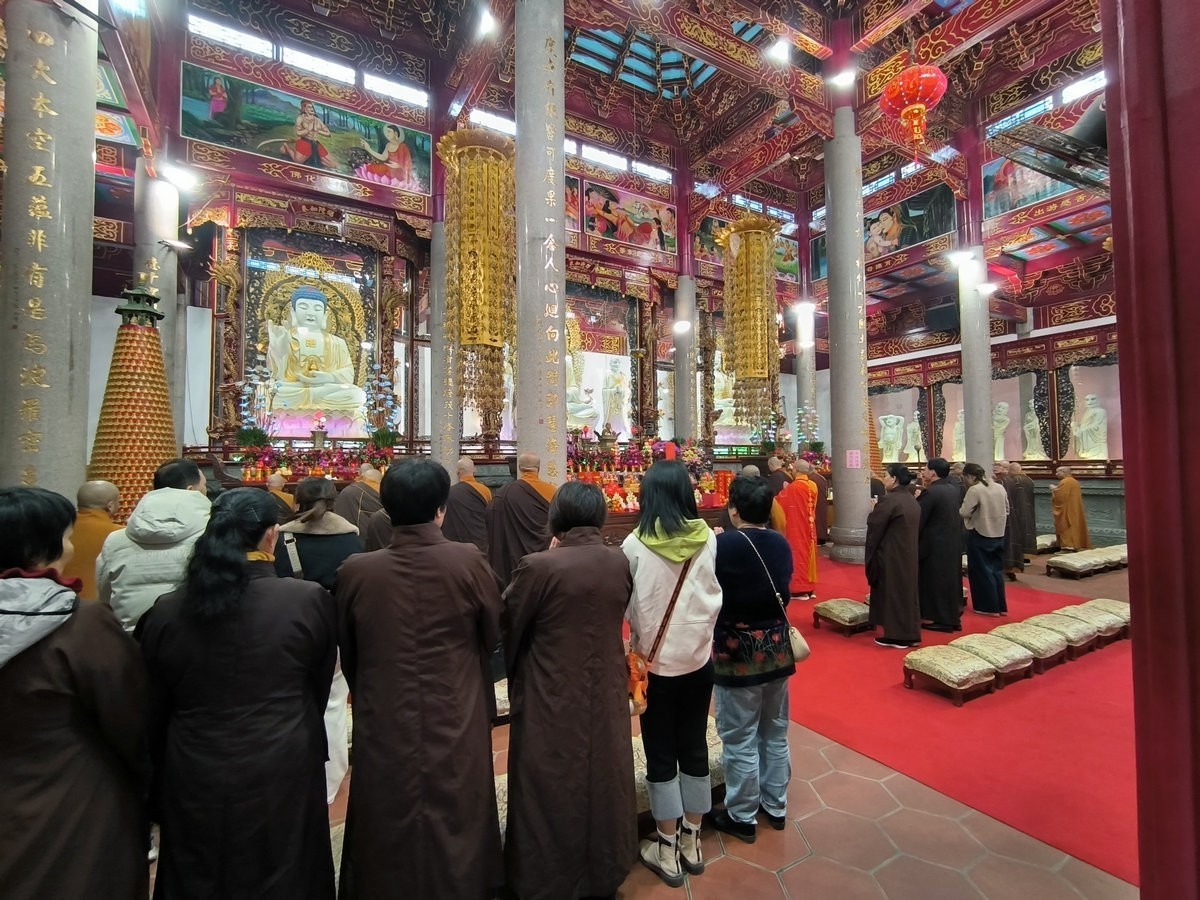 2025春节 广东行（33）大年初一虔诚拜佛