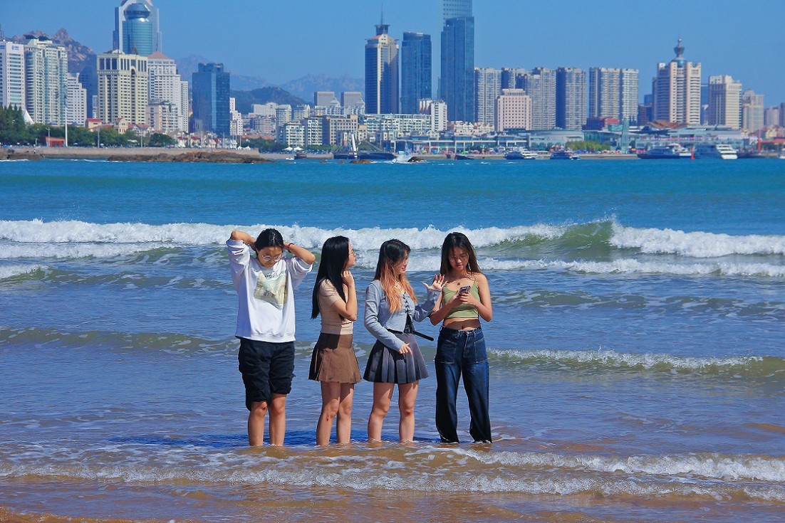 旅游扫街抓拍片《风景，花草和妹子》请大家欣赏指教！