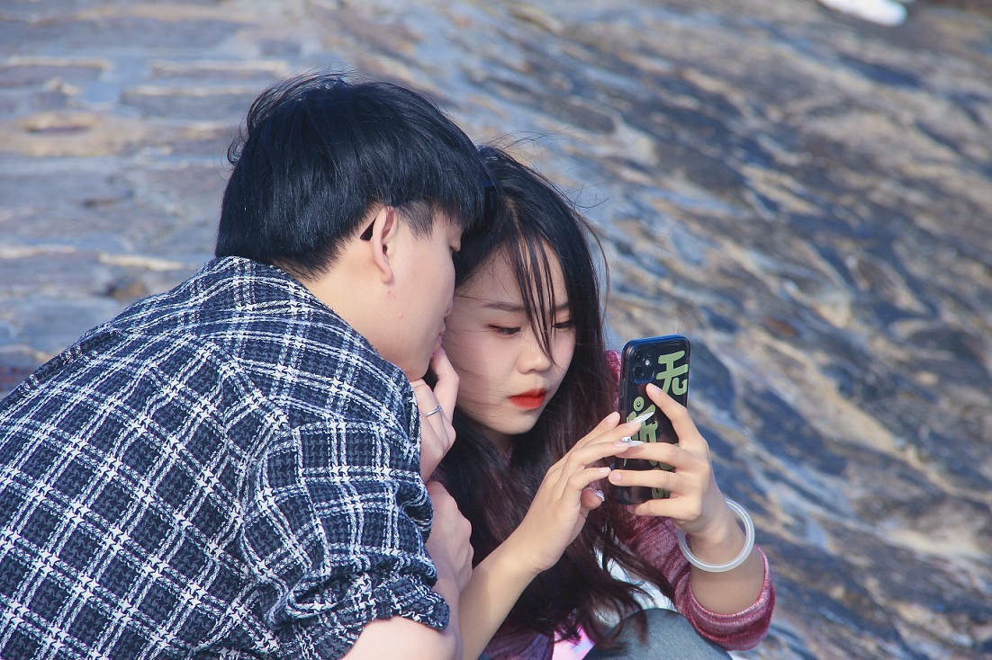 旅游扫街抓拍片《风景，花草和妹子》请大家欣赏指教！