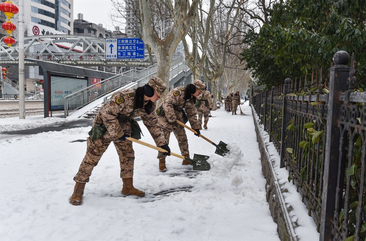 大雪开路人