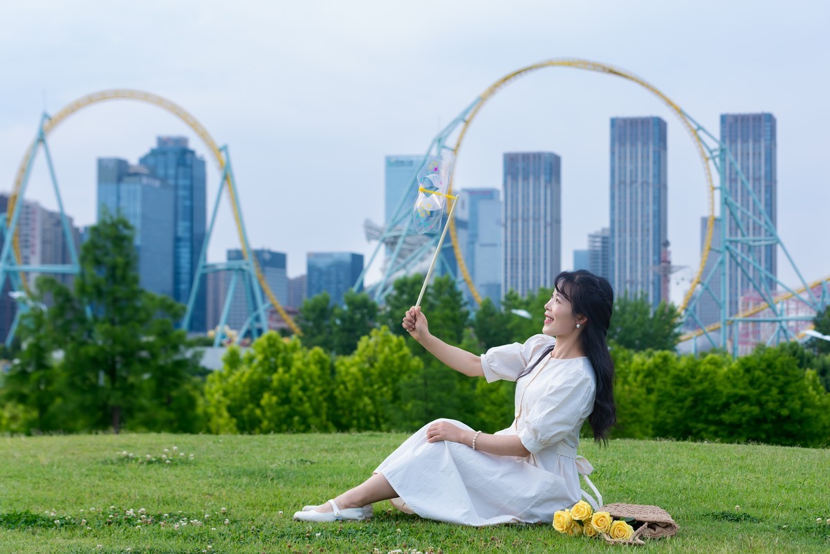 初夏之风尽在岸上草原