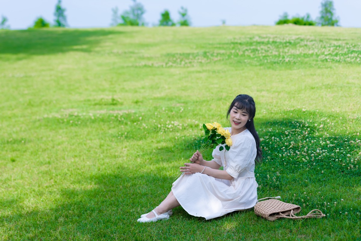 初夏之风尽在岸上草原