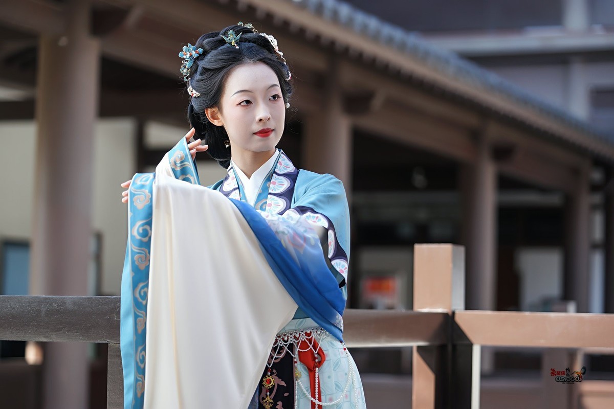 【古风仕女】---思琪