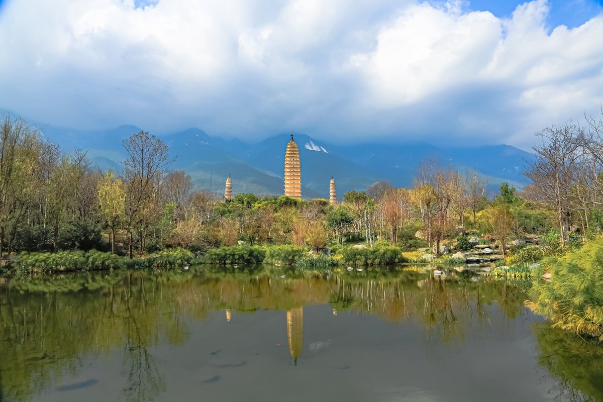 云南崇圣寺三塔靓影